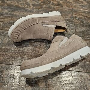 Manitobah mukluks womens shoes size 8